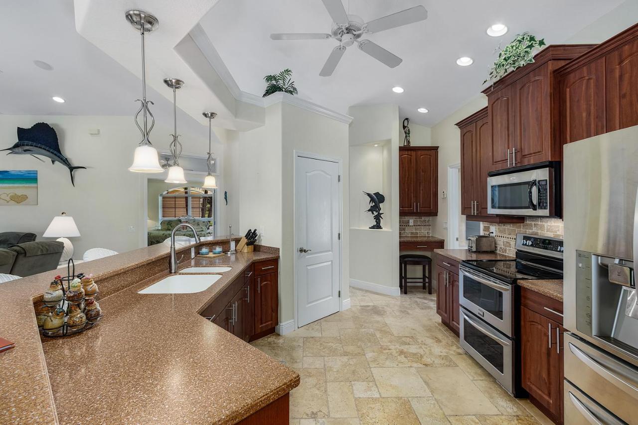 Luxury Home, Hot Tub, Heated Pool, Tiki Bar - Villa Spain Cape Coral Exterior photo