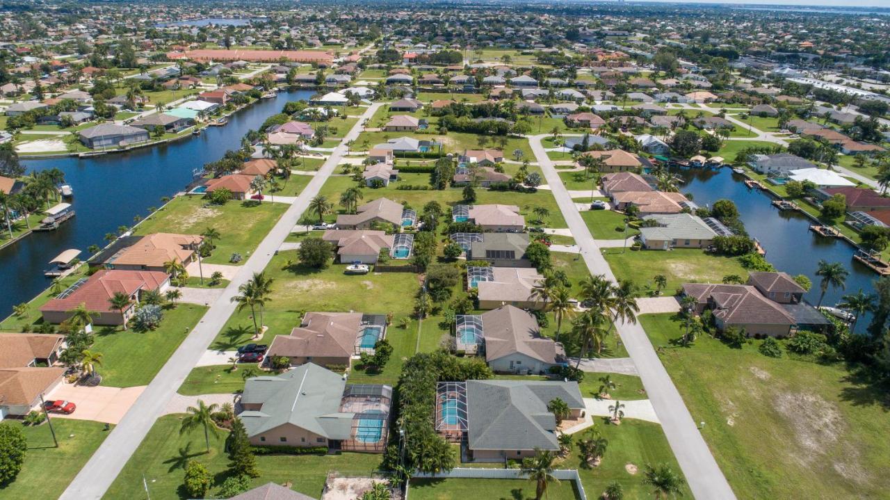 Luxury Home, Hot Tub, Heated Pool, Tiki Bar - Villa Spain Cape Coral Exterior photo